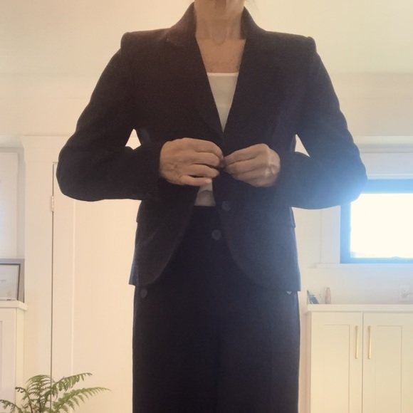 1901 Womens Suit with wide leg cropped trouser pant. Blue with micro red dots. - Picture 4 of 6